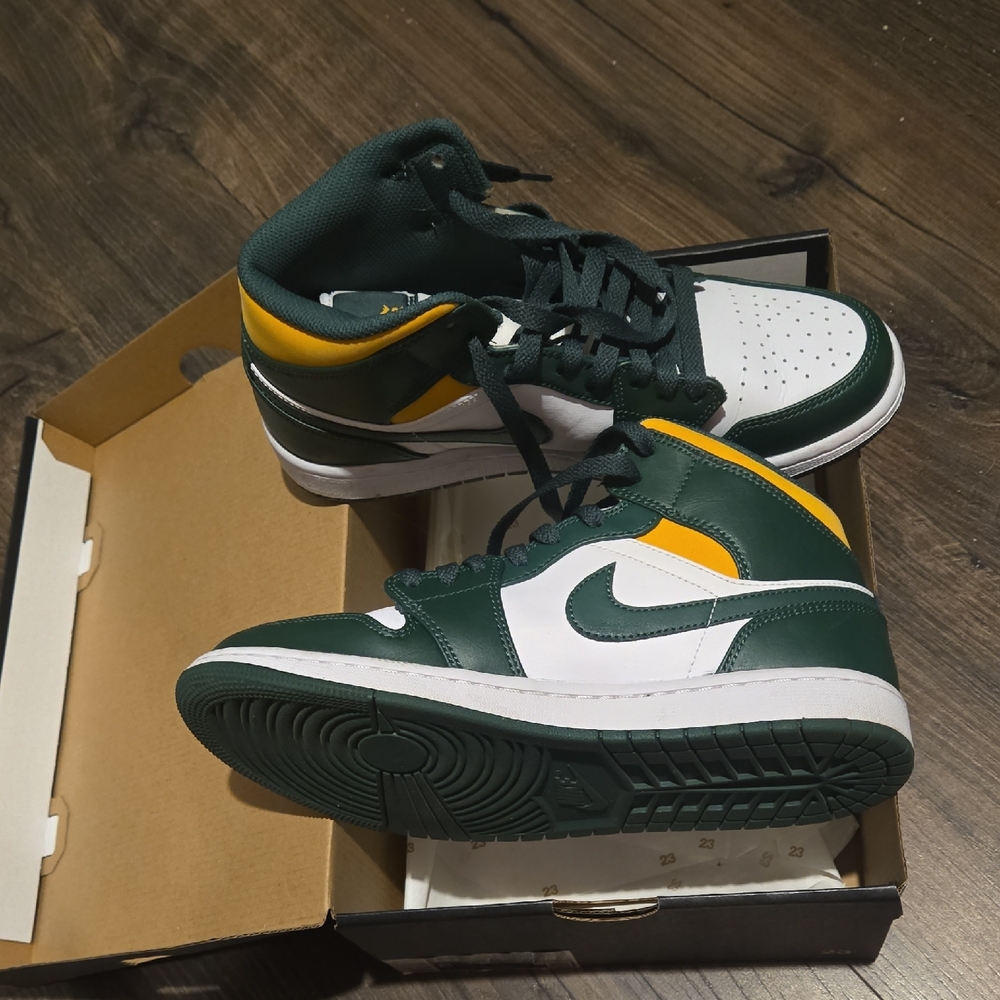 AIR Jordan 1 MID Sneakers in Noble Green, White & Yellow NEW mens 8 Women's 9.5